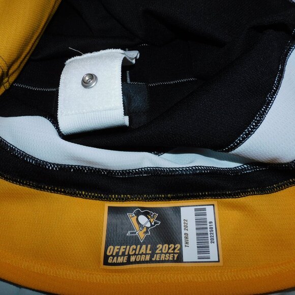 GAME WORN Pittsburgh Penguins alternate hockey jersey - Drew O'Connor 2022 - Picture 8 of 11